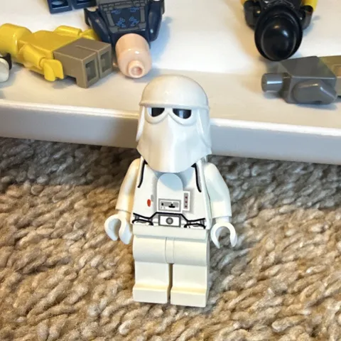 LEGO Star Wars Snowtrooper Minifigure White Armor w/ Helmet, Plastic