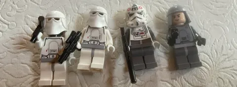 LEGO Star Wars Minifigures - Snowtrooper Battle Pack - As Is