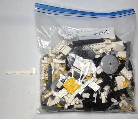 LEGO ARCHITECTURE: Solomon R. Guggenheim Museum (21035) 99% Complete