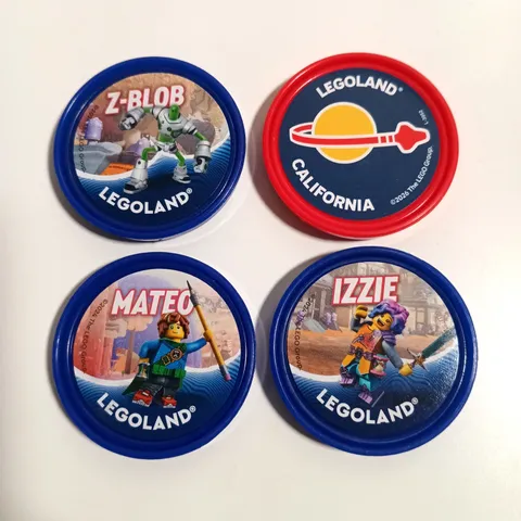 Legoland Lego California Pop Badges Lot of 4 Space Dreamzzz Mateo Izzie Z-Blob