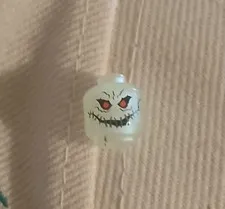LEGO BATMAN - Minifig, Head Alien, Red Eyes & Wide Stitched Smile (Scarecrow)