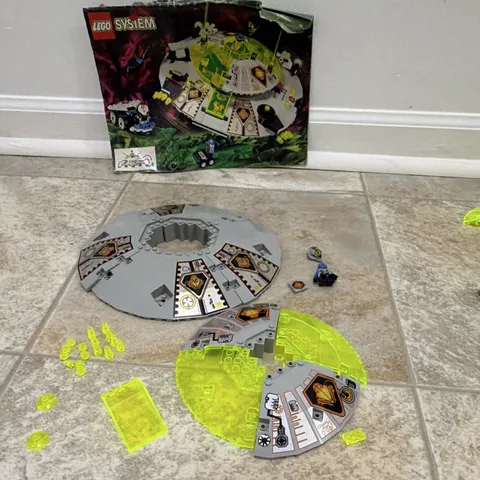 1997 VINTAGE LEGO UFO LOT + MANUAL 30116 30117 FROM SETS 6975 6979 6900  RARE