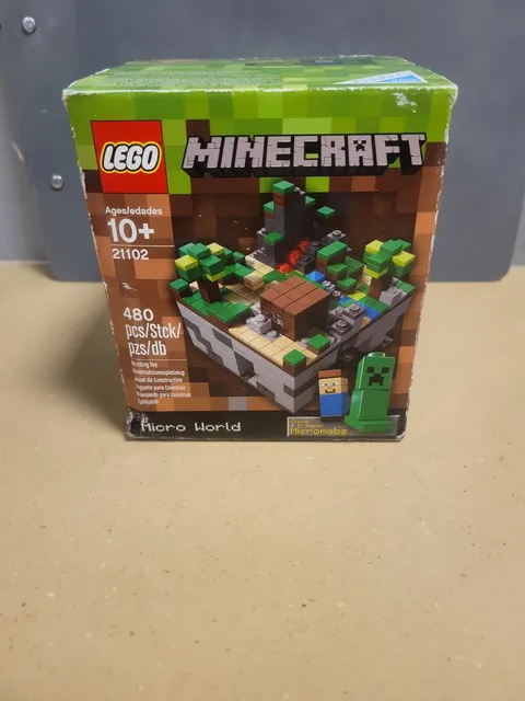 LEGO Minecraft: Minecraft Micro World: the Forest (21102)