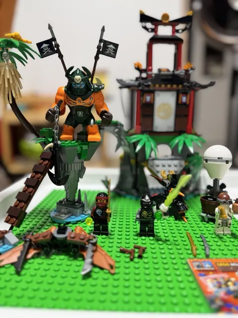 Lego Ninjago Tiger Widow Island 70604