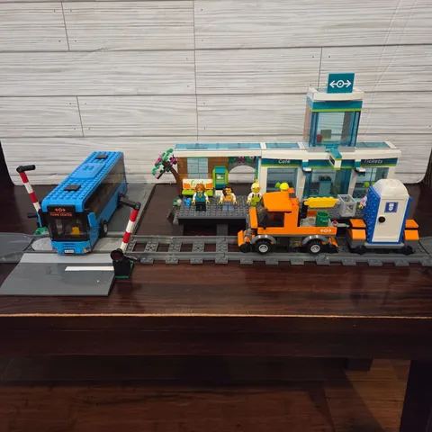 LEGO City 60335 Train Station 99% Complete All Minifigs, Box and 2 of 3 Manuals
