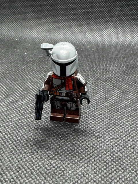 LEGO Star Wars Mandalorian Din Djarin Minifig Red Christmas Scarf  75307 SW1170