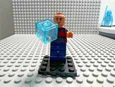 LEGO Super Heroes Minifigure - Wong Dark Red Robe w/ Tesseract - SH0826