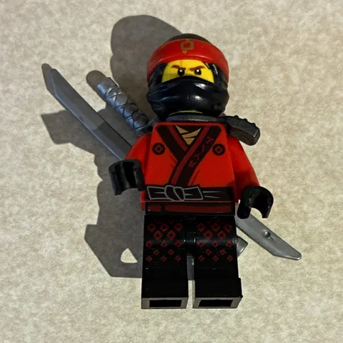 LEGO NINJAGO Red & Black Ninja Minifigure w/ Sword and Back Scabbard