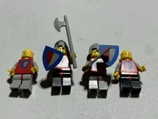 LEGO - Vintage Classic Castle Knight Minifigures lot of 4 with accessories