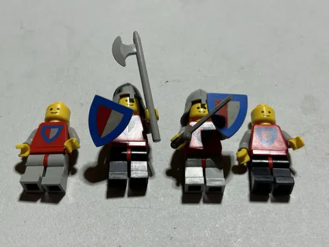 LEGO - Vintage Classic Castle Knight Minifigures lot of 4 with accessories