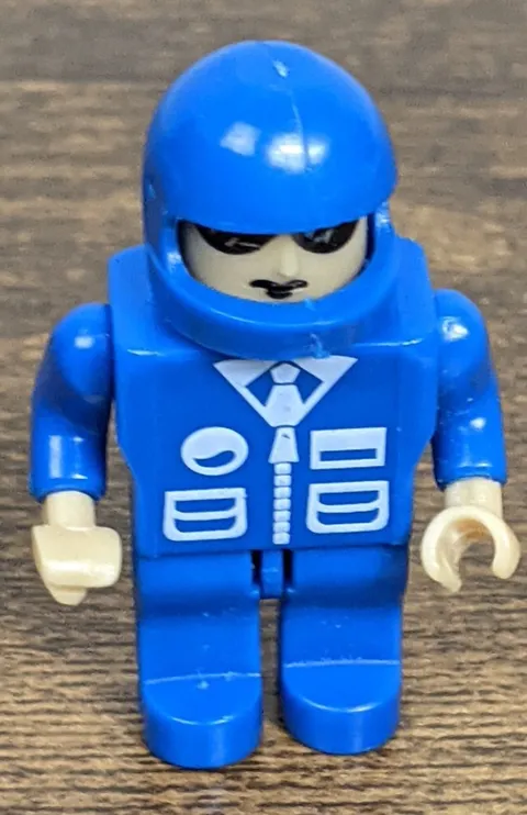 Vintage LEGO Minifigure Blue Racer – Classic Torso Print – Rare 1980s Design