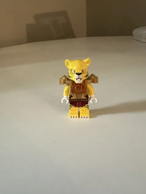 Lundor heavy gold armor minifigure Lego Chima 