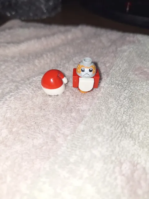 Lego Santa Porg from the 2019 Lego Star Wars Advent Calendar,