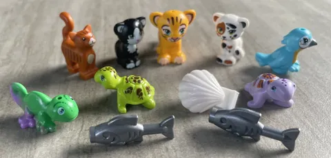 LEGO Animal Lot - Cats, Tiger, Cub, Turtles, Fish, Gecko, And Parrot as pictured
