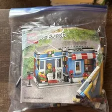 LEGO CREATOR: Corner Deli (31050) Bundle