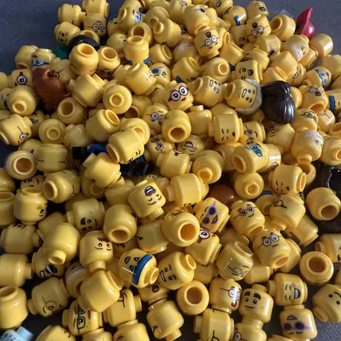 LEGO LOT OF 20 MINIFIGURE HEADS RANDOMLY PICKED FROM HUGE VARIETY OF BODY PARTS