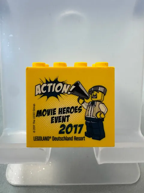 LEGO Collectible Brick Custom Brick 2x4x3 Yellow Legoland Action Movie Heroes Event 2017