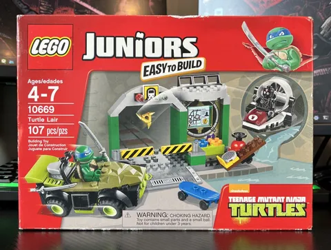 LEGO Juniors Turtle Lair (10669) Sealed Teenage Mutant Ninja Turtles 2014