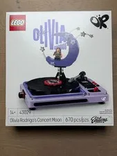 LEGO 43029 Olivia Rodrigo Concert Moon Mini Fig Purple Moon Vinyl Record IN HAND