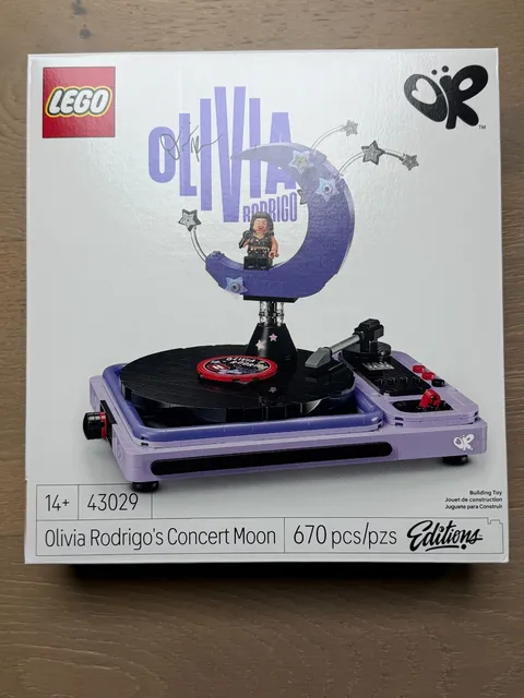 LEGO 43029 Olivia Rodrigo Concert Moon Mini Fig Purple Moon Vinyl Record IN HAND