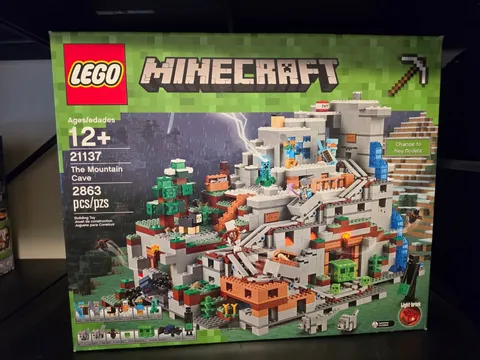 LEGO Minecraft: The Mountain Cave (21137) Retired set, brand new!