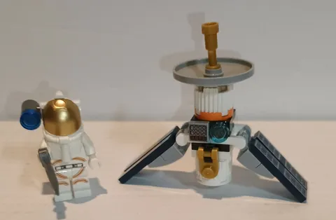 LEGO 30365 CITY: Space Satellite Used 100% Complete Retired No Manual or Polybag