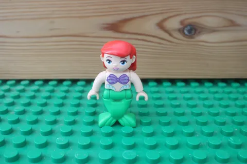 Lego Duplo Figure DISNEY Princess Girl LITTLE MERMAID ARIEL Green Tail Shells