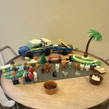 LEGO City Mobile Police Dog Training 30369 Incomplete Set extra dogs and parts