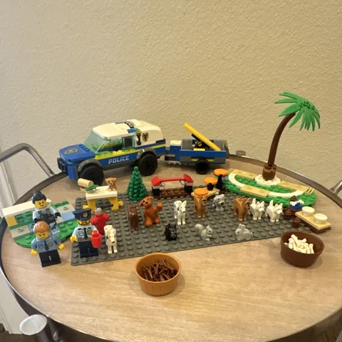 LEGO City Mobile Police Dog Training 30369 Incomplete Set extra dogs and parts