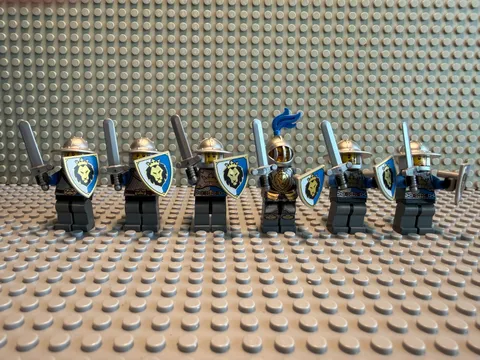LEGO castle Kings Knight minifigures