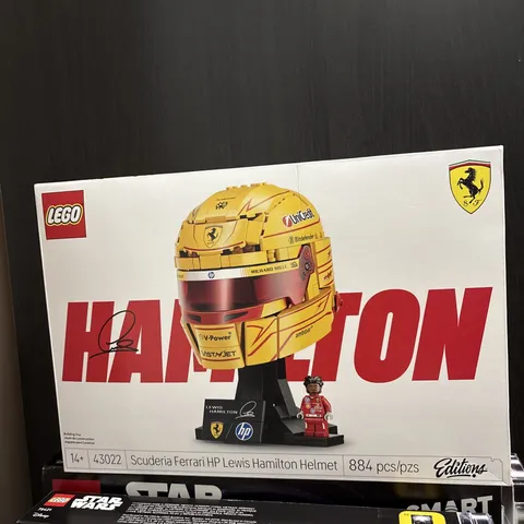 Genuine Scuderia Ferrari HP LEWIS HAMILTON Helmet Building Set (43022) BRAND NEW