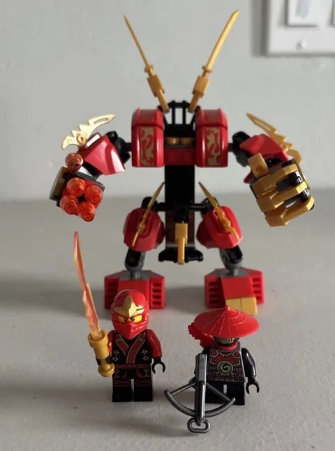 LEGO NINJAGO (70501) Kais Fire Mech 100% Complete W Minifigures