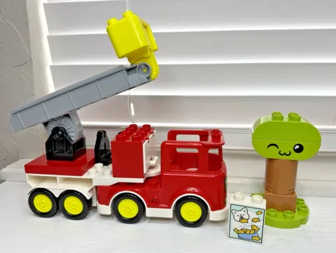 LEGO DUPLO FIRE TRUCK 10969 REPLACEMENT PARTS INCOMPLETE (G)