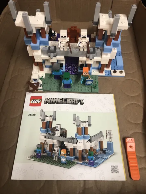 Retired LEGO Minecraft: The Ice Castle (21186) Missing  1 Weapon