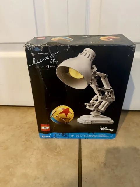 LEGO Ideas Disney Pixar Luxo Jr Lamp 21357 613 pcs NEW DAMAGED BOX