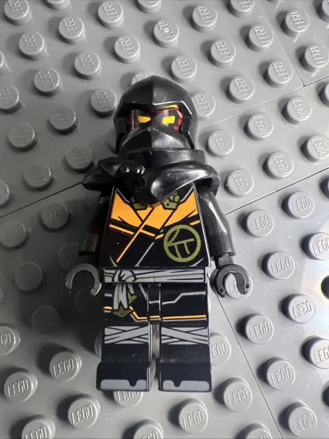 LEGO Ninjago Minifigure 71791 Cole Dragons Rising, Tunic Hood Mask, w/ Acc.