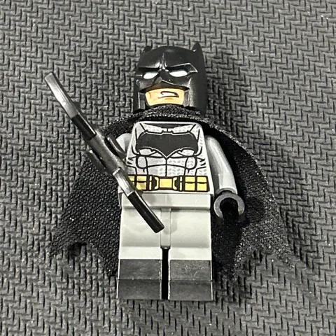 LEGO DC Superheroes Justice League Batman Tactical Suit Minifigure + Batarang