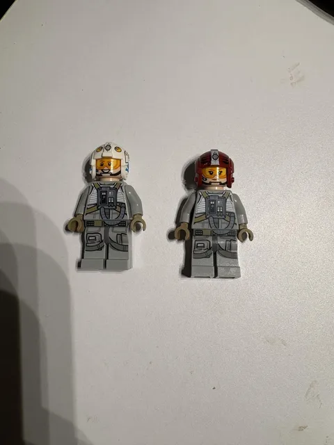 LEGO Star Wars Sandspeeder Pilot Minifigure Lot from set 75204 "Sandspeeder"