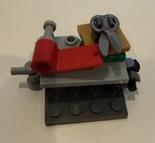 LEGO Minifigure Gift Wrap Station Marvel Advent 2021