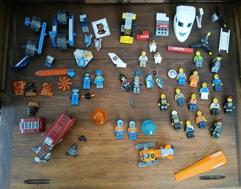 LEGO Mixed Bulk Lot 3 Lbs Parts Pieces 25 Mini Figures 