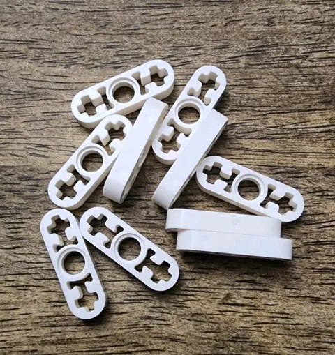 LEGO White Technic, Liftarm Thin 1 x 3 - Axle Holes. QTY 10. 6632.