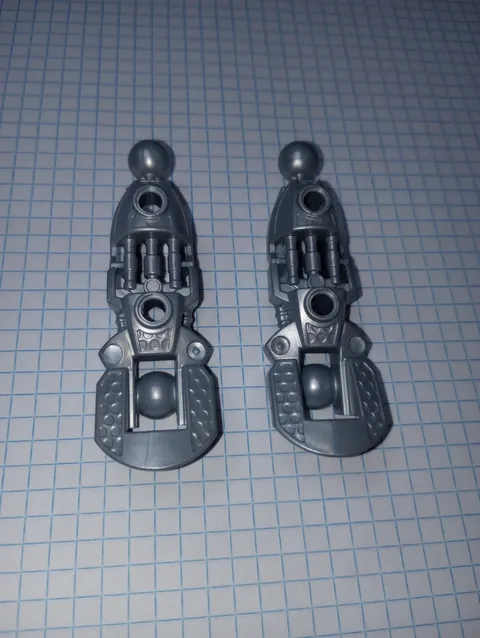 2 Lego 53548 Bionicle Leg Lower Section Toa Inika in Pearl Light Gray WYSIWYG