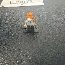LEGO Harry Potter Minifigure Ron Weasley - Gryffindor Sweater (Genuine)