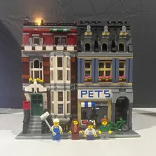 LEGO Pet Shop 10218 Creator Expert Modular Buildings 2032pcs 2011 w/ Minifigs