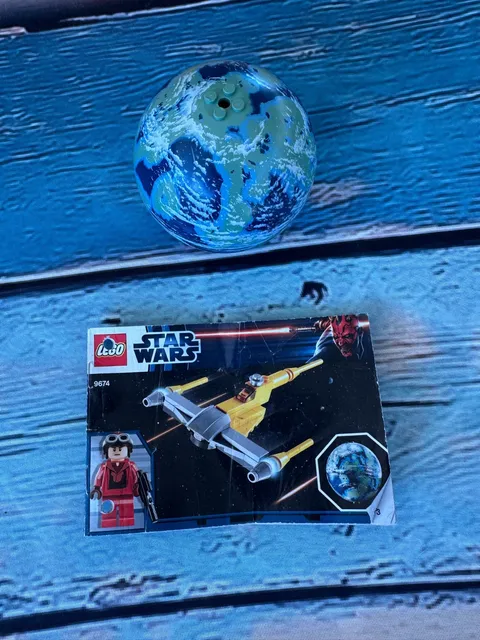 LEGO Star Wars: Naboo Starfighter & Naboo (9674) 100% complete.