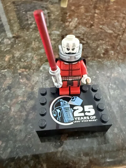 LEGO Star Wars Darth Malak Minifigure w/ Red Lightsaber 25 Years Base