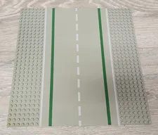 Lego 2358 2358pb04 Old Light Gray Baseplate Road 32 x 32 7-Stud Straight Green