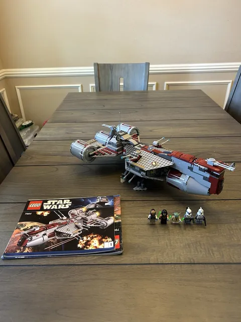 LEGO Star Wars Republic Frigate 7964 100% Complete w/Minifigs + Instructions