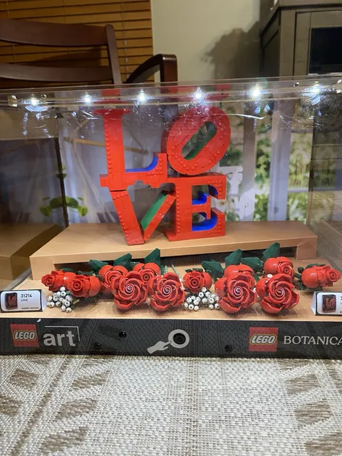 Official LEGO Store Display LOVE 31214 & Bouquet of Roses 10328 Retail Case