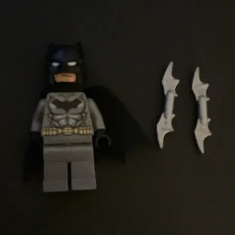 LEGO Batman Plastic Minifigure w/ Cape 2 Silver Batarang Accessories